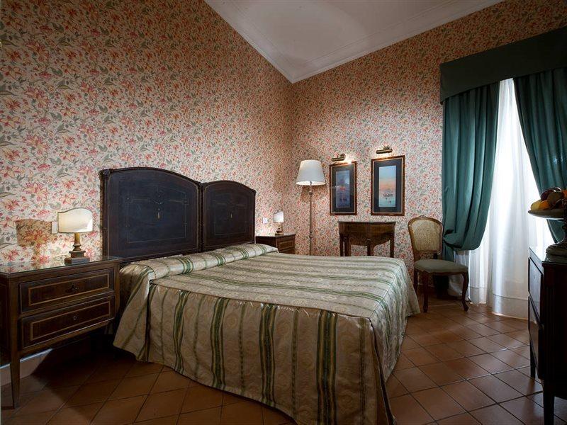 Chiaja De Charme Hotel Neapel