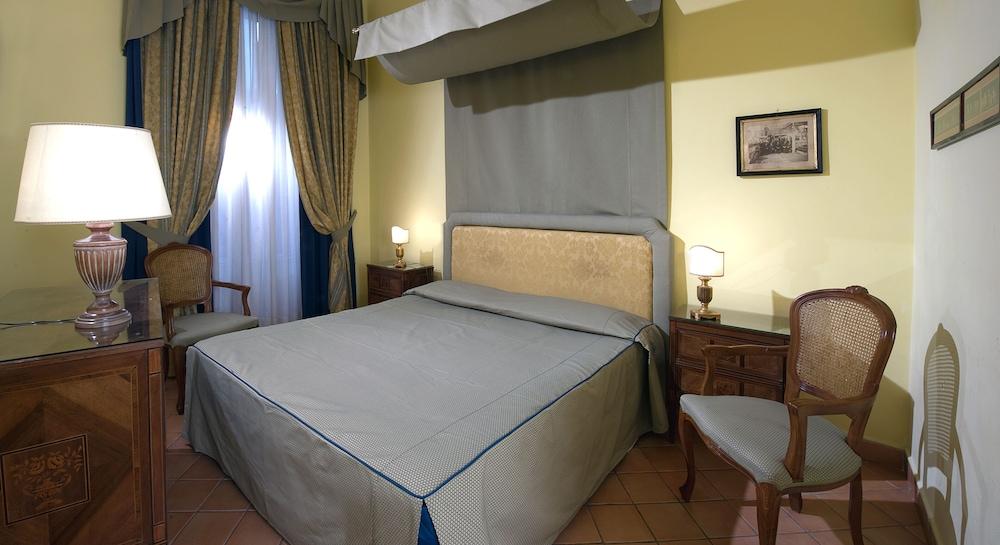 Hotel Chiaja De Charme Neapel